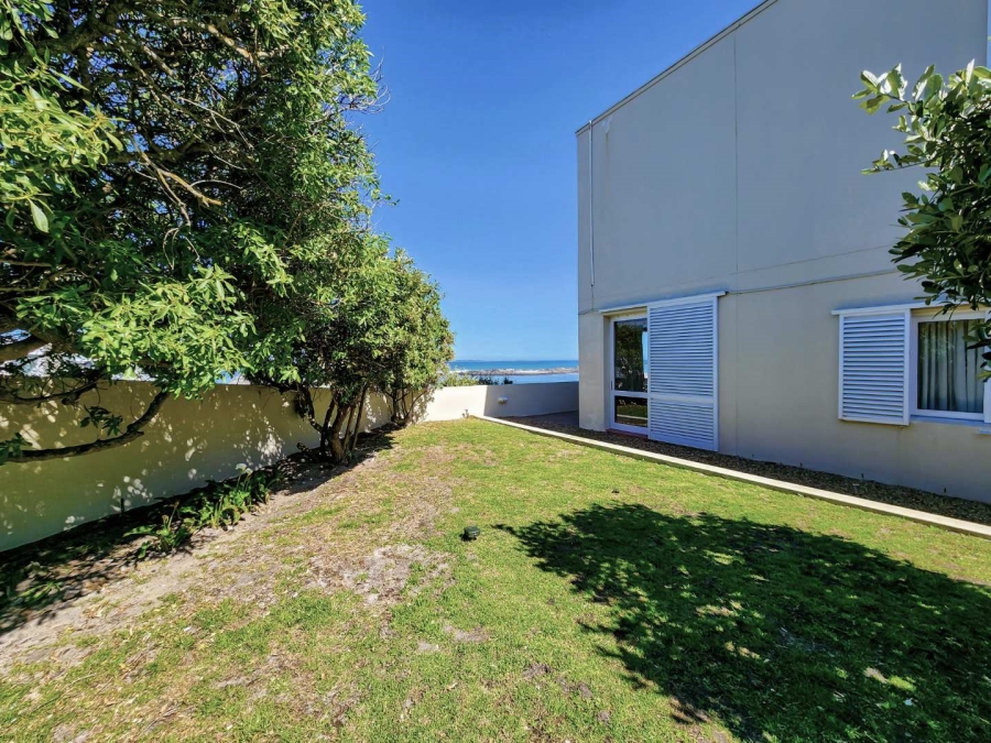 6 Bedroom Property for Sale in Bloubergstrand Western Cape